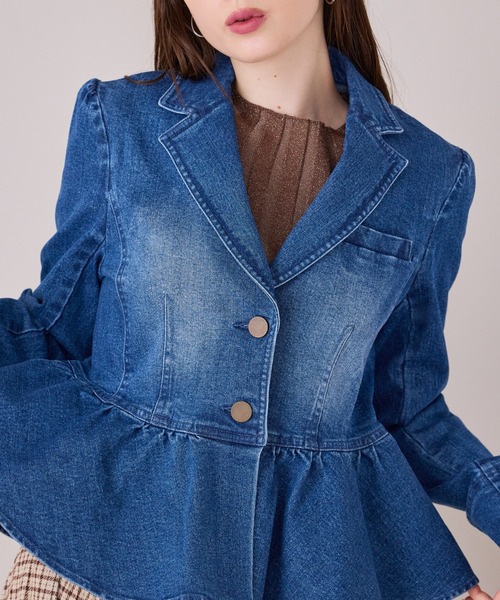 Audie a Muses(オーディアミューズ)の「【モデル美香着用】デニムペプラムテーラードジャケット(デニムジャケット・レディース・ネイビー・36/38/40/42)」の6枚目の写真