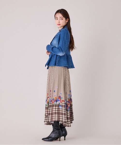 Audie a Muses(オーディアミューズ)の「【モデル美香着用】デニムペプラムテーラードジャケット(デニムジャケット・レディース・ネイビー・36/38/40/42)」の16枚目の写真