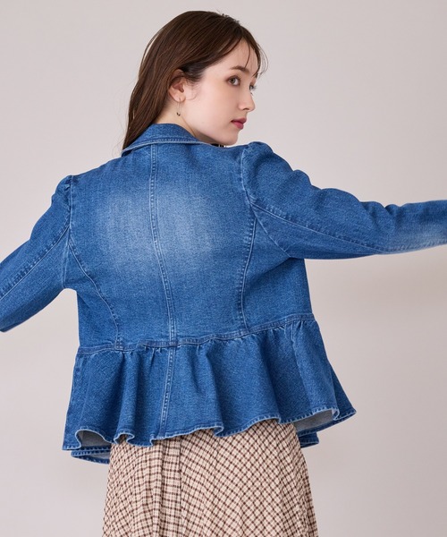 Audie a Muses(オーディアミューズ)の「【モデル美香着用】デニムペプラムテーラードジャケット(デニムジャケット・レディース・ネイビー・36/38/40/42)」の11枚目の写真