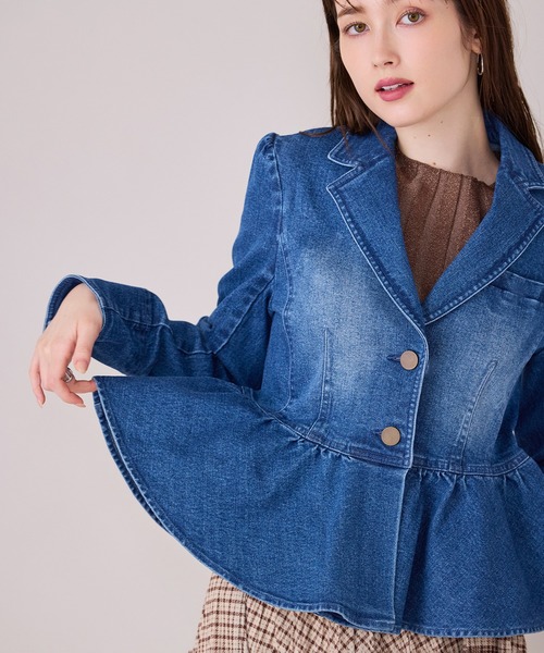 Audie a Muses(オーディアミューズ)の「【モデル美香着用】デニムペプラムテーラードジャケット(デニムジャケット・レディース・ネイビー・36/38/40/42)」の5枚目の写真