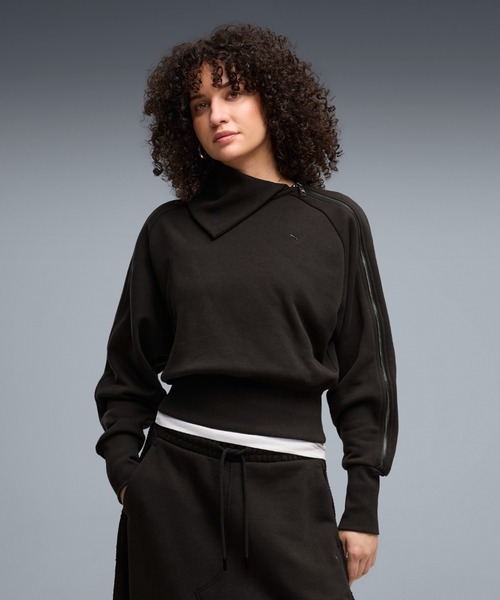 PUMA(プーマ)の「PUMA プーマ ウィメンズ アシンメトリカル ジップ クルースウェット(スウェット・レディース・オレンジ/ブラック×レッド・LARGE/SMALL/MEDIUM)」の2枚目の写真