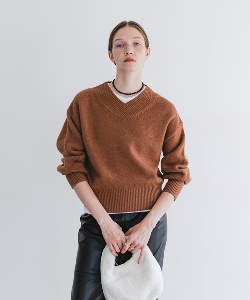URBAN RESEARCH(アーバンリサーチ)の「ミドルゲージVネックウールニット(ニット/セーター・レディース・オフホワイト/ブラウン系その他/ブルー系その他・FREE)」の10枚目の写真