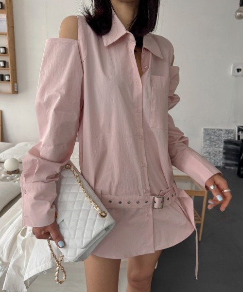 Aelina(エリナ)の「オフショルダーシャツワンピースベルト付き(シャツワンピース・レディース・ブラック/ピンク/ホワイト・FREE)」の3枚目の写真