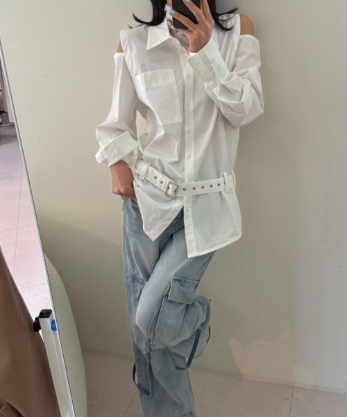 Aelina(エリナ)の「オフショルダーシャツワンピースベルト付き(シャツワンピース・レディース・ブラック/ピンク/ホワイト・FREE)」の10枚目の写真