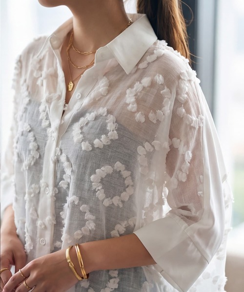 STYLE DELI(スタイルデリ)の「【DELI by】フロッキーレースのシアーシャツジャケット(シャツ/ブラウス・レディース・ホワイト・M)」の2枚目の写真
