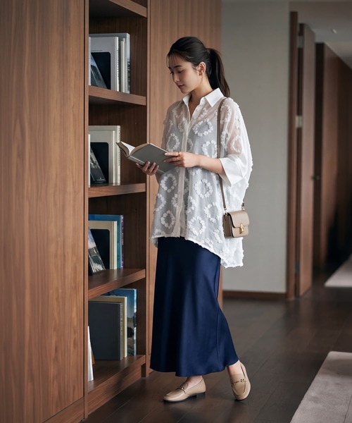 STYLE DELI(スタイルデリ)の「【DELI by】フロッキーレースのシアーシャツジャケット(シャツ/ブラウス・レディース・ホワイト・M)」の4枚目の写真