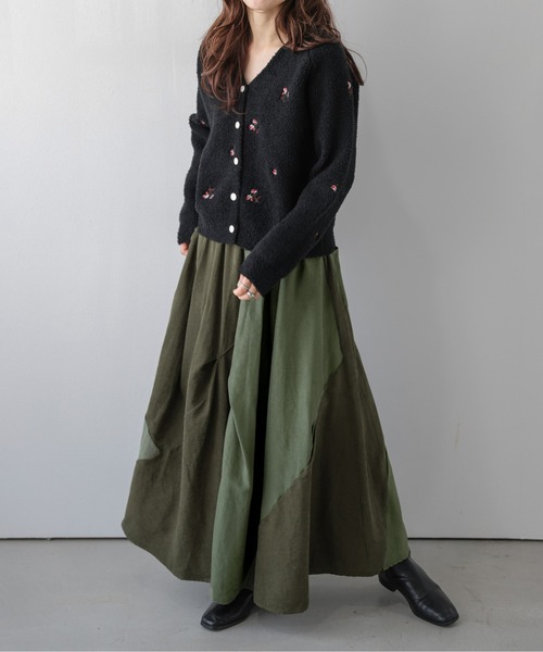 AMELY(エミリー)の「スエード調/パッチワーク/フレアスカート/ロング丈/ポケット付き(スカート・レディース・ブラウン/グレー/カーキ・フリー)」の10枚目の写真