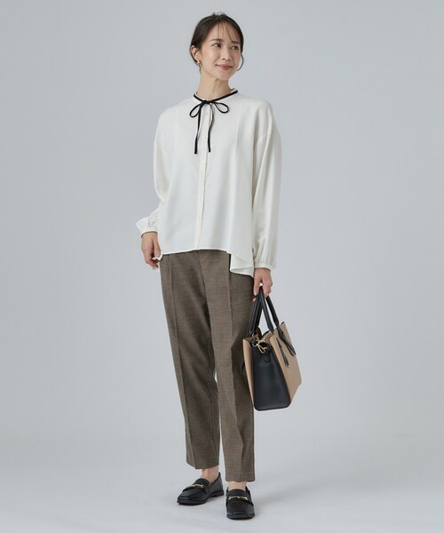 SHOO・LA・RUE(シューラルー)の「配色取り外しリボン付きフレアブラウス(シャツ/ブラウス・レディース・オフホワイト/ライトブルー/ダークグレー・01/02/03/04)」の8枚目の写真
