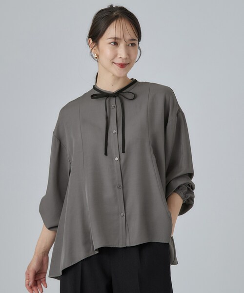 SHOO・LA・RUE(シューラルー)の「配色取り外しリボン付きフレアブラウス(シャツ/ブラウス・レディース・オフホワイト/ライトブルー/ダークグレー・01/02/03/04)」の11枚目の写真