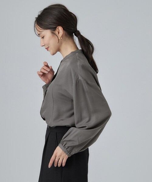 SHOO・LA・RUE(シューラルー)の「配色取り外しリボン付きフレアブラウス(シャツ/ブラウス・レディース・オフホワイト/ライトブルー/ダークグレー・01/02/03/04)」の14枚目の写真
