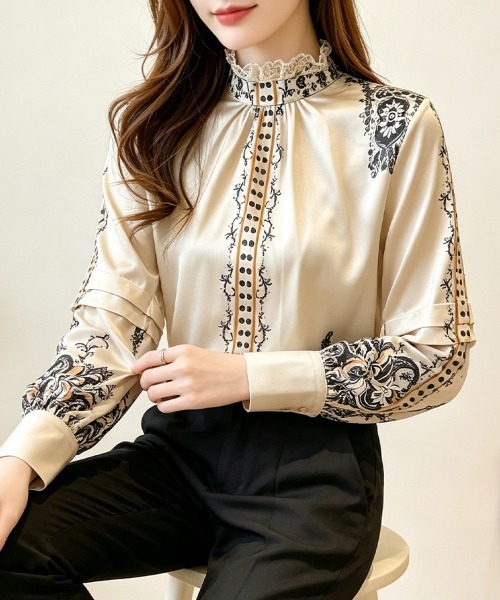 ReRe(リリ)の「スカーフ柄レーストリムスタンドカラーブラウス(シャツ/ブラウス・レディース・ベージュ・MEDIUM/X-LARGE/LARGE)」の2枚目の写真