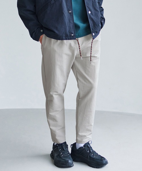 AXCXM（アクスシーム）の「mp15537-URBAN TECH-TRAD TAPERED テーパードパンツ(AXM-BFA0016)（その他パンツ・メンズ・ブラウン/ブラック/アイボリー・M/XL/L）」の2枚目の写真