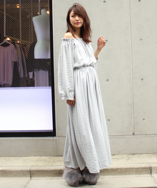 MICOAMERI（ミコアメリ）の「オフショルロングワンピース（ワンピース・レディース・グレー/ブラック/ピンク・FREE）」の3枚目の写真