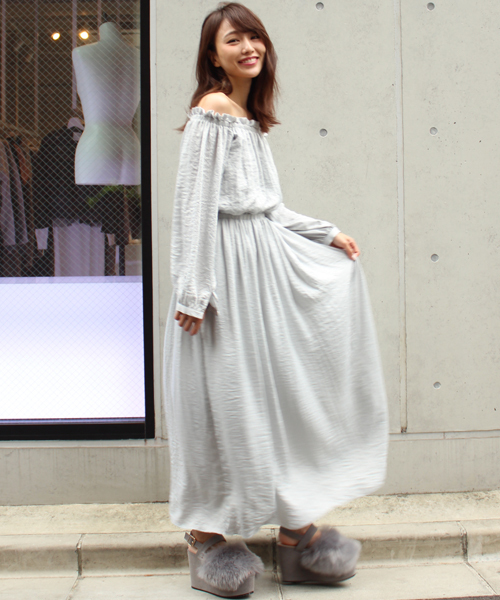 MICOAMERI（ミコアメリ）の「オフショルロングワンピース（ワンピース・レディース・グレー/ブラック/ピンク・FREE）」の11枚目の写真