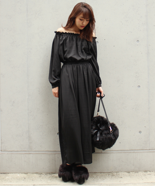 MICOAMERI（ミコアメリ）の「オフショルロングワンピース（ワンピース・レディース・グレー/ブラック/ピンク・FREE）」の4枚目の写真