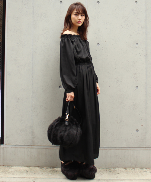 MICOAMERI（ミコアメリ）の「オフショルロングワンピース（ワンピース・レディース・グレー/ブラック/ピンク・FREE）」の5枚目の写真