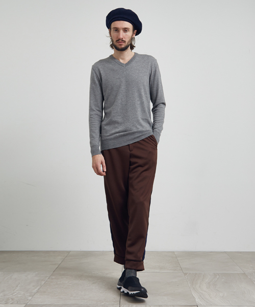 新品タグ付★Loro PianaカシミヤＶネックセーター38 UNITED TOKYO（ユナイテッドトウキョウ）の「Loro PianaカシミヤV