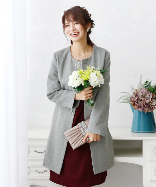 ElegChic(エレグシック)の「ビジューボタン ノーカラー コート 結婚式対応(チェスターコート・レディース・ライトグレー/ブラック/ラベンダー/グレイッシュベージュ・M/L)」の17枚目の写真