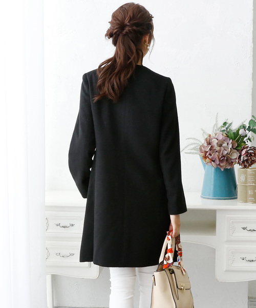 ElegChic(エレグシック)の「ビジューボタン ノーカラー コート 結婚式対応(チェスターコート・レディース・ライトグレー/ブラック/ラベンダー/グレイッシュベージュ・M/L)」の21枚目の写真