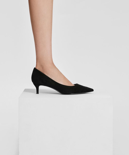 CHARLES & KEITH(チャールズ & キース)の「クラシックキトゥンヒールパンプス / Classic Kitten Heel Pumps(パンプス・レディース・ブラック/グレー/マスタード・22cm/22.5cm/23cm/23.5cm/24.5cm/25cm/25.5cm)」の9枚目の写真
