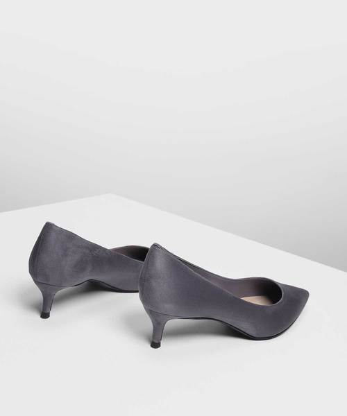 CHARLES & KEITH(チャールズ & キース)の「クラシックキトゥンヒールパンプス / Classic Kitten Heel Pumps(パンプス・レディース・ブラック/グレー/マスタード・22cm/22.5cm/23cm/23.5cm/24.5cm/25cm/25.5cm)」の10枚目の写真