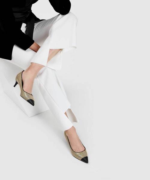 CHARLES & KEITH(チャールズ & キース)の「クラシックキトゥンヒールパンプス / Classic Kitten Heel Pumps(パンプス・レディース・ブラック/グレー/マスタード・22cm/22.5cm/23cm/23.5cm/24.5cm/25cm/25.5cm)」の18枚目の写真