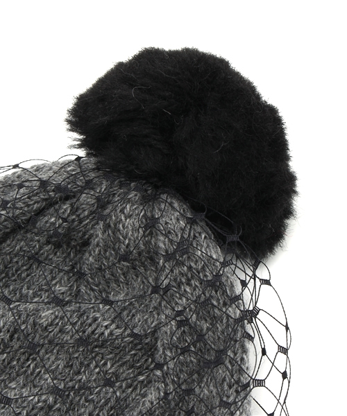 Ray BEAMS（レイビームス）の「BERNSTOCK SPEIRS / ポンポン ベール ニットキャップ（ニットキャップ/ビーニー・レディース・グレー・ONE SIZE）」の3枚目の写真