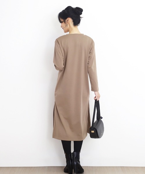 Amulet(アミュレット)の「カットスリットワンピ―ス(ワンピース・レディース・ベージュ/ブラック/ブラウン/ネイビー・L/M/XL)」の7枚目の写真