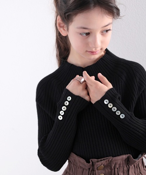 classicalelf(クラシカルエルフ)の「キッズ袖 シェルボタン付きハイネックリブニット(長袖)(ニット/セーター・キッズ・ブラック/カーキ/アイボリー/モカ・130/140/150)」の22枚目の写真