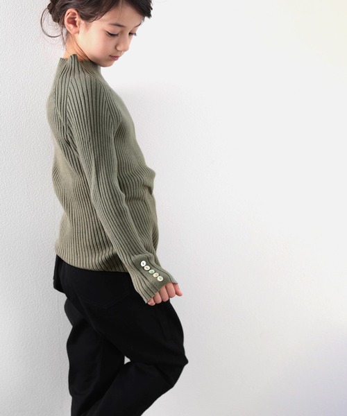 classicalelf(クラシカルエルフ)の「キッズ袖 シェルボタン付きハイネックリブニット(長袖)(ニット/セーター・キッズ・ブラック/カーキ/アイボリー/モカ・130/140/150)」の13枚目の写真