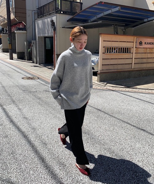 attrayant(アティロン)の「リブハイネックオーバーサイズニット(ニット/セーター・レディース・ホワイト/ブラック/ベージュ/グレー・FREE)」の4枚目の写真