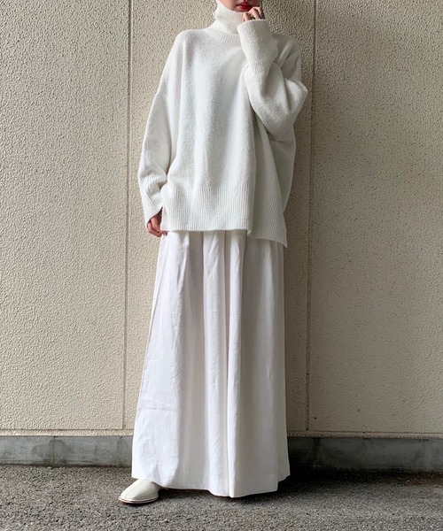 attrayant(アティロン)の「リブハイネックオーバーサイズニット(ニット/セーター・レディース・ホワイト/ブラック/ベージュ/グレー・FREE)」の2枚目の写真