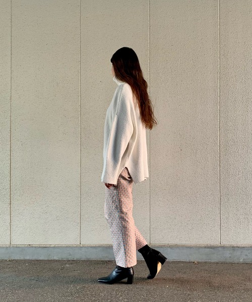 attrayant(アティロン)の「リブハイネックオーバーサイズニット(ニット/セーター・レディース・ホワイト/ブラック/ベージュ/グレー・FREE)」の7枚目の写真