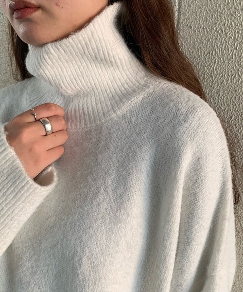 attrayant(アティロン)の「リブハイネックオーバーサイズニット(ニット/セーター・レディース・ホワイト/ブラック/ベージュ/グレー・FREE)」の5枚目の写真