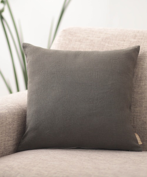 Jubilee（ジュビリー）の「洗いざらし 天然麻 100% ストーンウォッシュ　クッションカバー（クッション/クッションカバー・レディース・ネイビー/グレイッシュベージュ/ブラック/ローズ/ナチュラル/キャメル/カーキ/レッド/バーガンディー/グレー/ブルー/スカイブルー/ホワイト/ブラウン/マスタード・FREE）」の9枚目の写真