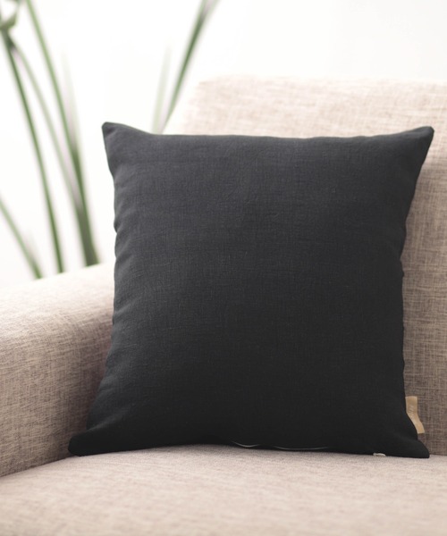 Jubilee（ジュビリー）の「洗いざらし 天然麻 100% ストーンウォッシュ　クッションカバー（クッション/クッションカバー・レディース・ネイビー/グレイッシュベージュ/ブラック/ローズ/ナチュラル/キャメル/カーキ/レッド/バーガンディー/グレー/ブルー/スカイブルー/ホワイト/ブラウン/マスタード・FREE）」の4枚目の写真