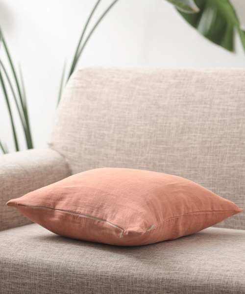 Jubilee（ジュビリー）の「洗いざらし 天然麻 100% ストーンウォッシュ　クッションカバー（クッション/クッションカバー・レディース・ネイビー/グレイッシュベージュ/ブラック/ローズ/ナチュラル/キャメル/カーキ/レッド/バーガンディー/グレー/ブルー/スカイブルー/ホワイト/ブラウン/マスタード・FREE）」の16枚目の写真