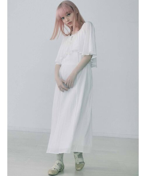 merry jenny（メリージェニー）の「フレアケープリボンロングワンピース（ワンピース・レディース・ブラック/ベージュ/オフホワイト・FREE）」の4枚目の写真