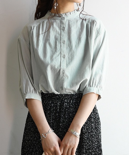 and it_（アンドイット）の「エミュラル emural フリル付6分袖コットンブラウス（シャツ/ブラウス・レディース・ブラック/ライトピンク/アイボリー/ライトグレー/サックスブルー/ストライプ/グレイッシュブルー・M-L）」の5枚目の写真