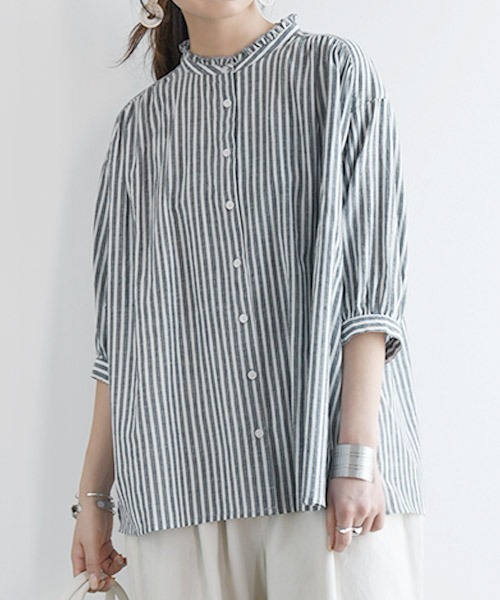 and it_（アンドイット）の「エミュラル emural フリル付6分袖コットンブラウス（シャツ/ブラウス・レディース・ブラック/ライトピンク/アイボリー/ライトグレー/サックスブルー/ストライプ/グレイッシュブルー・M-L）」の14枚目の写真