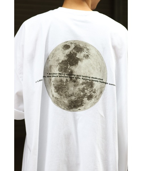 CREARE -LINO-（クレアーレリノ）の「オーバーサイズ ムーンプリントロゴTEE<ユニセックス>（Tシャツ/カットソー・メンズ・ブラック/ホワイト/ブルー/チャコールグレー・FREE）」の5枚目の写真