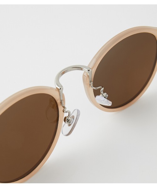 AZUL by moussy（アズールバイマウジー）の「METAL BRIDGE ROUND EYEWEAR/メタルブリッジラウンドアイウェア（サングラス・レディース・ブラック/ベージュ・FREE）」の9枚目の写真