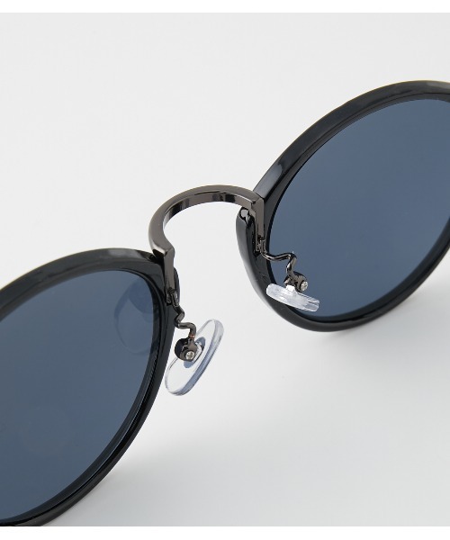 AZUL by moussy（アズールバイマウジー）の「METAL BRIDGE ROUND EYEWEAR/メタルブリッジラウンドアイウェア（サングラス・レディース・ブラック/ベージュ・FREE）」の4枚目の写真