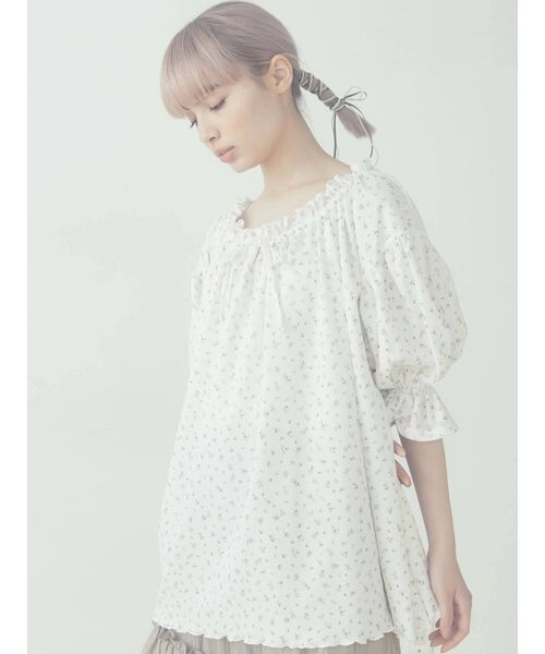 merry jenny（メリージェニー）の「floral サーマルギャザーチュニック（Tシャツ/カットソー・レディース・ベージュ/オフホワイト・FREE）」の2枚目の写真