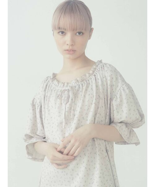 merry jenny（メリージェニー）の「floral サーマルギャザーチュニック（Tシャツ/カットソー・レディース・ベージュ/オフホワイト・FREE）」の12枚目の写真