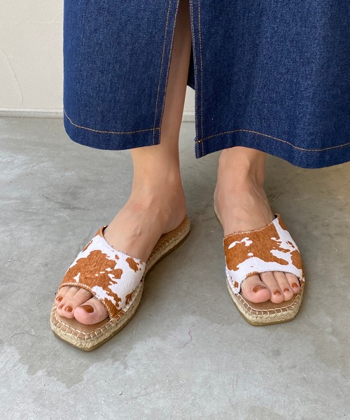 CAPRICIEUX LE'MAGE(カプリシューレマージュ)の「ジュートミュールサンダル(サンダル・レディース・ブラウン・39/37)」の1枚目の写真