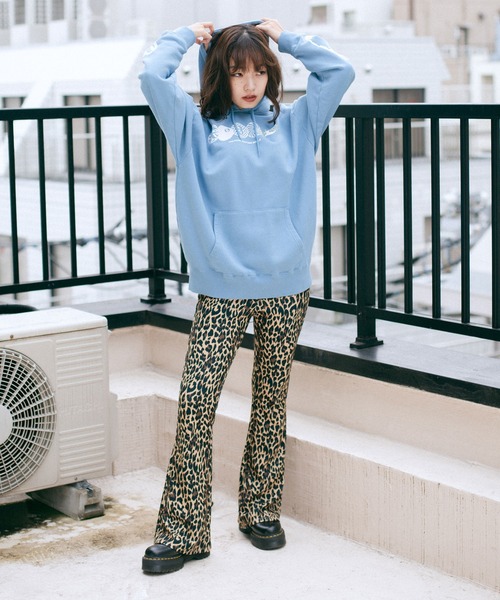 X-girl（エックスガール）の「T.P.S.W SWEAT HOODIE（パーカー・レディース・ブラック/アッシュ/ライトブルー/ベージュ・S/XL/L/M）」の17枚目の写真