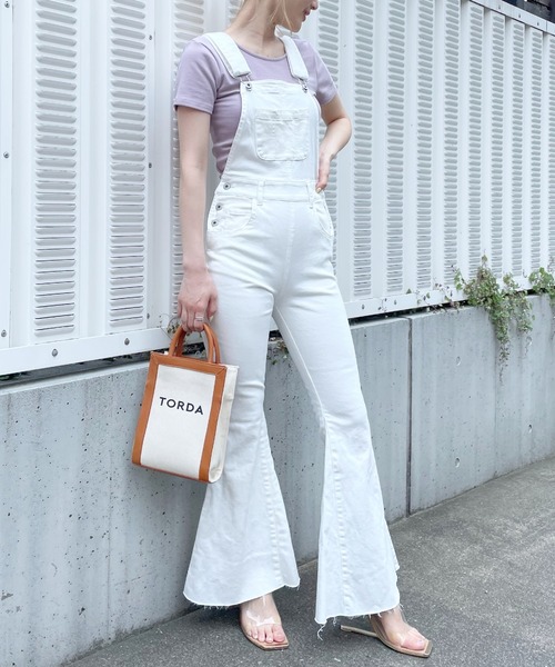 SPIRALGIRL(スパイラルガール)の「美脚カットオフデニムサロペット(サロペット/オーバーオール・レディース・ライトブルー/オフホワイト・MEDIUM/SMALL)」の13枚目の写真