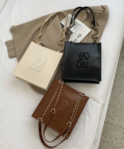 LAC-VERT(ラック・ヴェール)の「クマ型押しスクエアショルダーバッグ(ハンドバッグ・レディース・ホワイト/ブラック/ブラウン・FREE)」の5枚目の写真