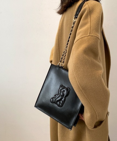 LAC-VERT(ラック・ヴェール)の「クマ型押しスクエアショルダーバッグ(ハンドバッグ・レディース・ホワイト/ブラック/ブラウン・FREE)」の11枚目の写真
